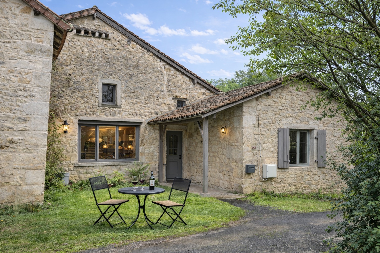 Soulvage artist retreat in a restored stone farmhouse in the Dordogne