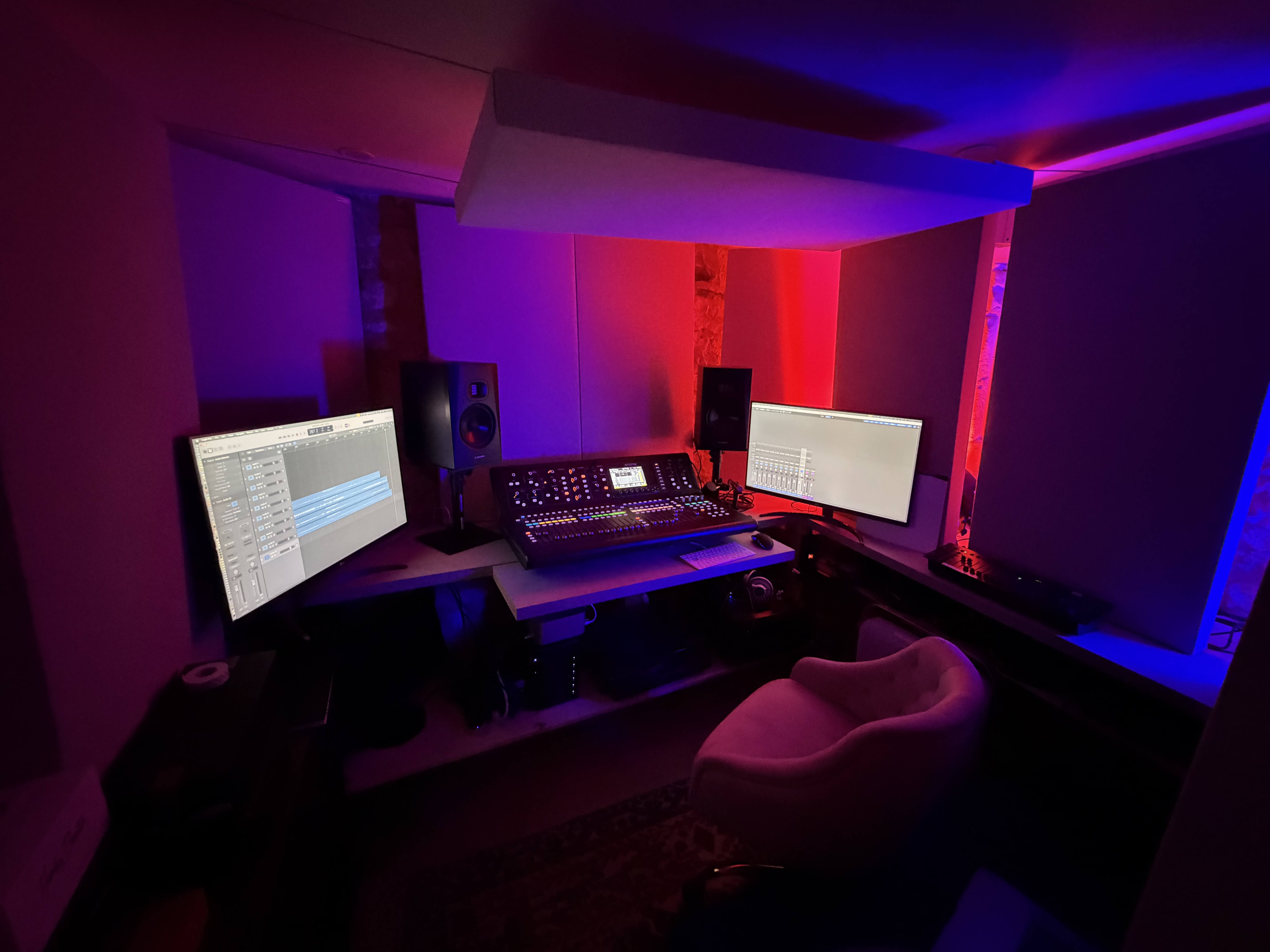 Soulvage recording salon with piano, guitars and exposed beams